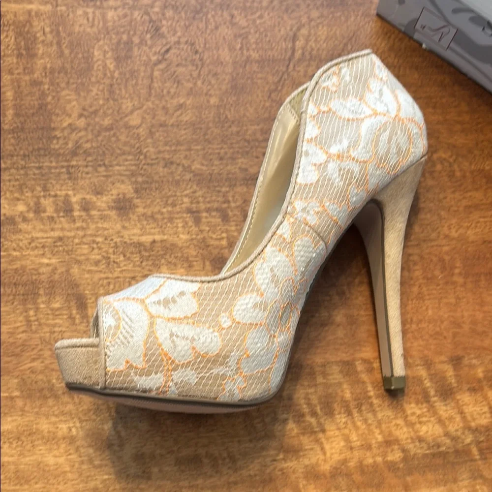 Shi by JOURNEYS Cream and Gold Floral Heels